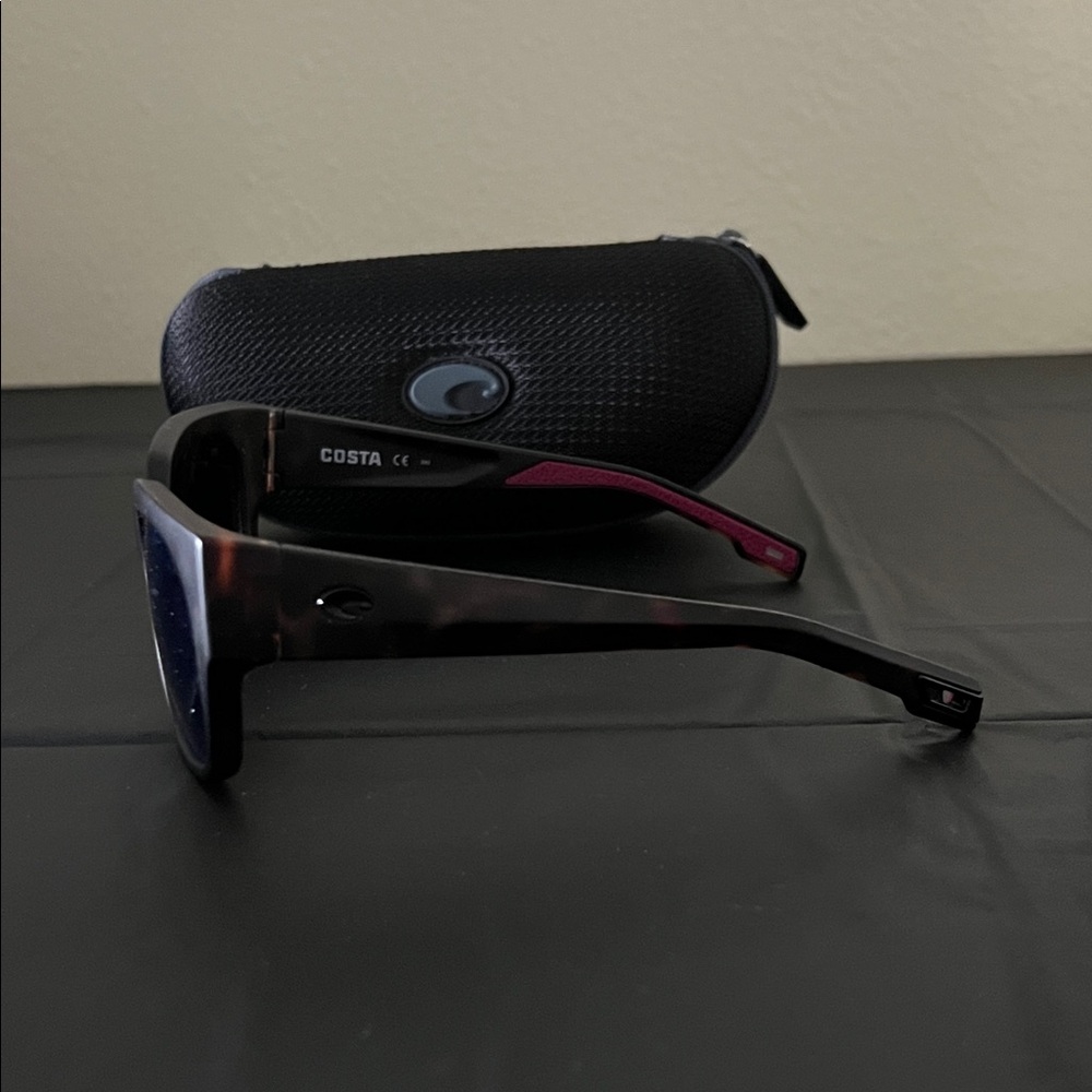 Like New Costa waterwoman Tortoise Sunglasses  with Blue mirror Lenses - Picture 2 of 7